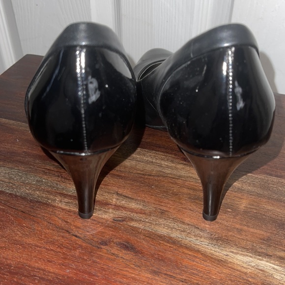 Size 10 Bandolino heels - Picture 5 of 5